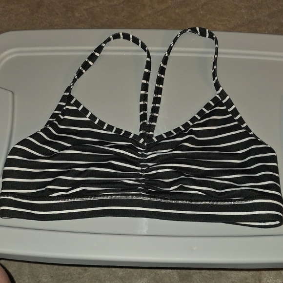 (J15) Old Navy Black and White Striped Sports Bra Size L - Picture 1 of 4